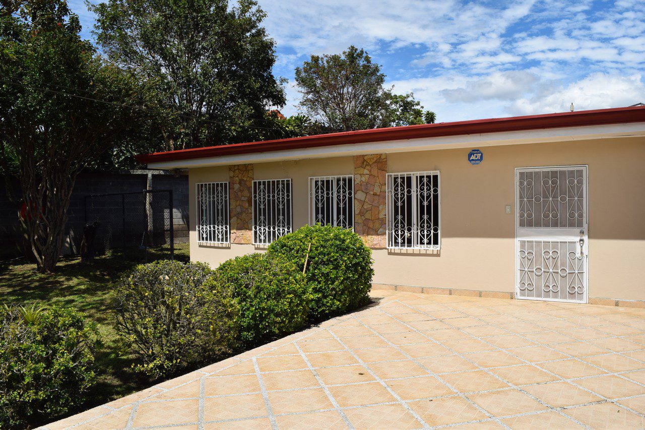 Casa 1 piso, con amplias zonas verdes, excelente ubicación en San Pablo Heredia